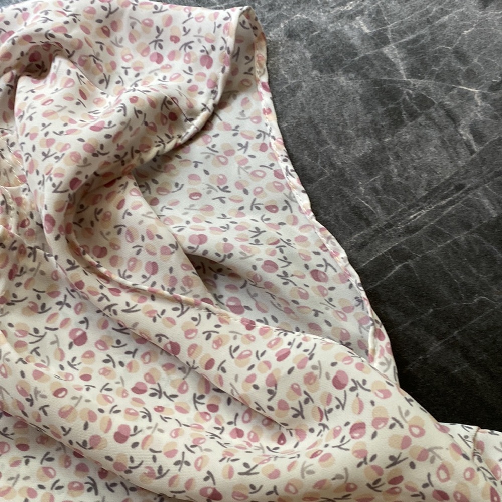 Pretty blouse - Picture 4 of 5